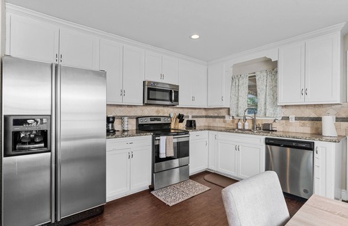 Spring House | Spring Escape - 7 Miles From IAH