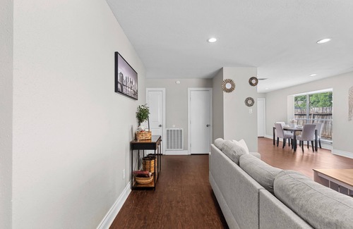 Spring House | Spring Escape - 7 Miles From IAH