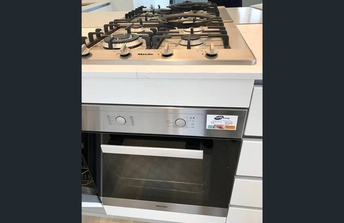 Spring Hill Apartment | Spring Hill: 2BR, 1 CAR close to Brisbane CBD