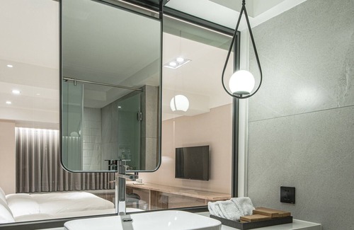 West District Hotel | Spring's Rhapsody Hotel