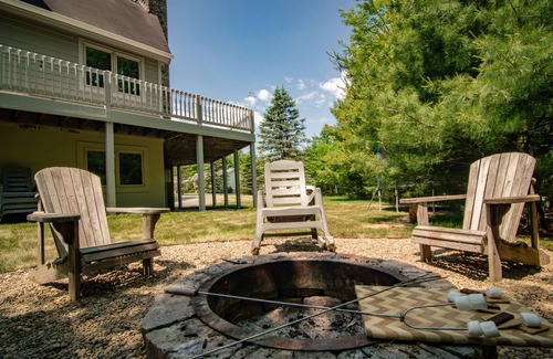 Swanton House | Spring Sale! Near Wisp! Hot tub & Fire pit! Walk to the lake! Great Location!
