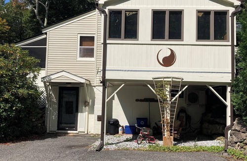 Mount Washington Apartment | Spring/Summer Mountain Spa Nature Retreat with 15 Acre Trail System
