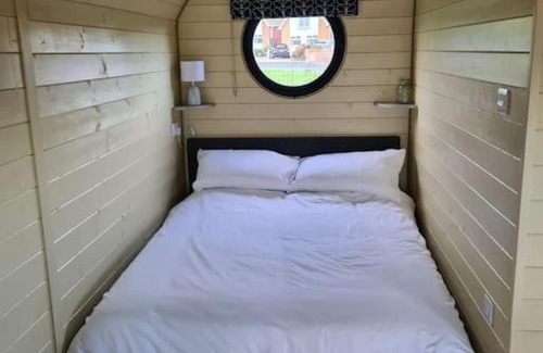 Isle of Thanet Ski Chalet | Spring Tide Cliff Top Glamping Pod with direct Sea Views