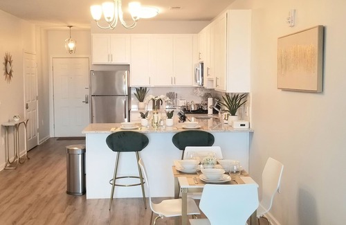 Carteret Apartment | ★Spring Wonderland DEEP discount on COZY King Bed Near EWR AIRPORT & NYC★