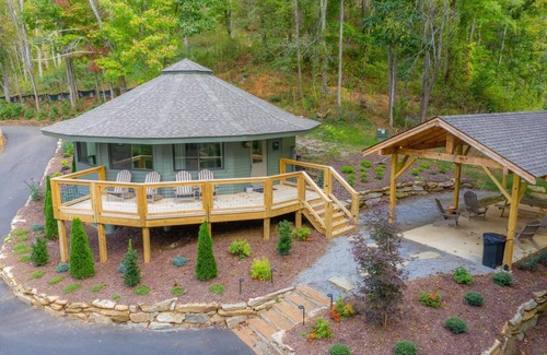 Canton Cottage | Springdale Treehouse Lodging 3