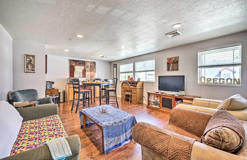 Springfield Apartment | Springfield Apt with Deck and Central Location!