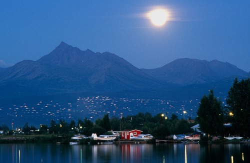 University Area Hotel | SpringHill Suites Anchorage University Lake