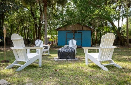 Crystal River House | Springs Adventure. Pool Table, Fire Pit, Boat parking, Kayaking, Fishing, Trails