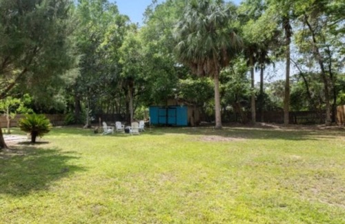 Crystal River House | Springs Adventure. Pool Table, Fire Pit, Boat parking, Kayaking, Fishing, Trails