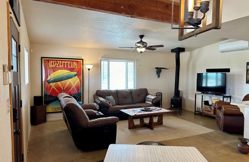 Landers House | 🌵 Spy Mountain Hideout on 5 Acres w/Hot Tub | ATV Paradise & Privacy 🌵
