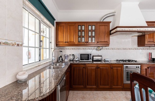 Albufeira Villa | Squad Green Villa, Pool, Wifi, AC