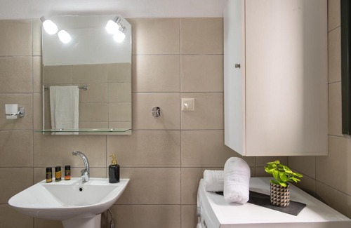 Skafi Apartment | Square Apartment
