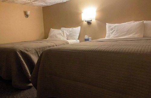 Unionville Apartment | Square View Inn Suite 2