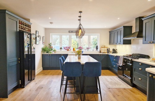 Chichester Cottage | Squirrel's Holt - OPEN FOR GOODWOOD REVIVAL & FESTIVAL OF SPEED 2025 -
