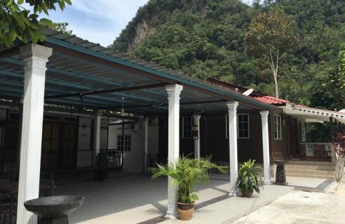 Air Hangat House | Sri Kilim Resthouse and Homestay Langkawi