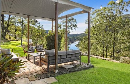 St. Albans House | St Albans Courthouse - sleeps 8 with Pool