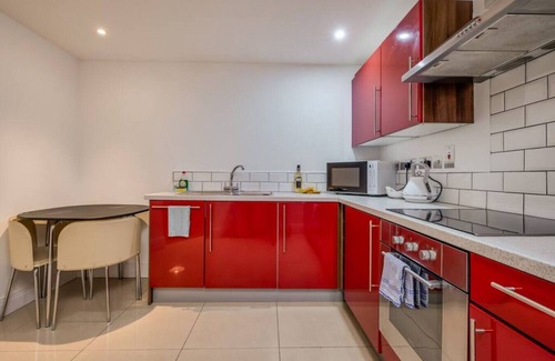 Cathedral Quarter Apartment | St Ann's Apt Modern 1-Bed Apartment in Belfast’s Cathedral Quarter – Sleeps 4
