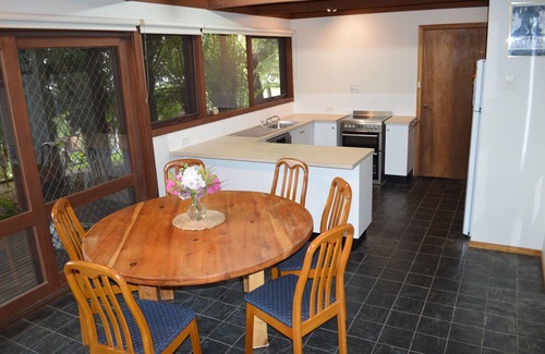 Tawonga South House | St. Bernard View, Tawonga South (Wifi, Foxtel)