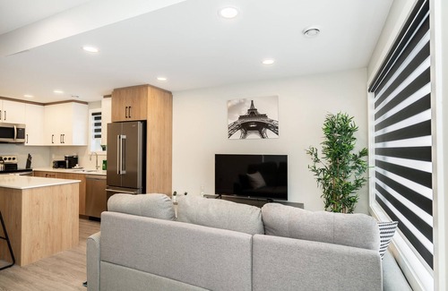 Winnipeg House | St. Boniface+Delightful 2 Bdr + Fast Wifi(2-372)
