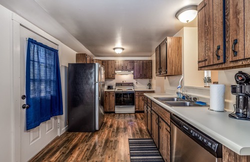 St. Charles Historic District House | St. Charles 1860's Gem - Sleeps 6!