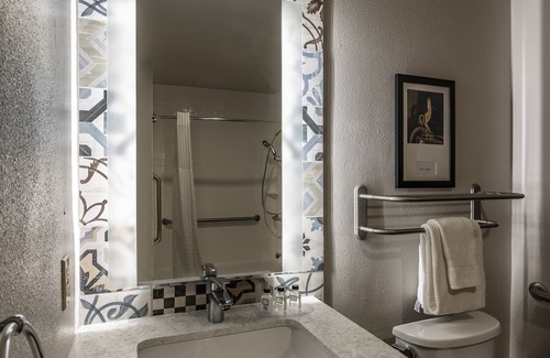 Faubourg Lafayette Hotel | St Charles Coach House, an Ascend Collection Hotel