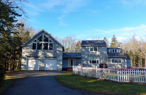 Tenants Harbor House | St George Treasure a 3-bedroom house with game room