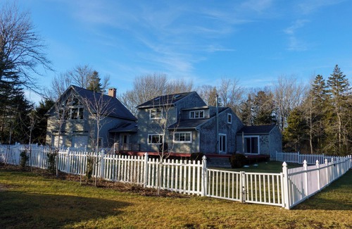 Tenants Harbor House | St George Treasure a 3-bedroom house with game room