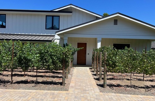 St. Helena House | St. Helena Property in the heart of Wine Country