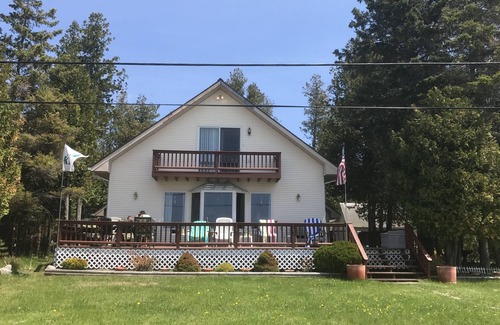 St Ignace House | St. Ignace close to Mackinac Island Private Beach / lake Front on Lake Michigan