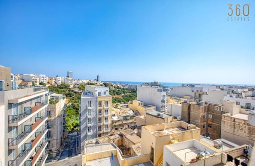 Il-Balluta Apartment | St.Julian’s 2BR Penthouse with Balconies & Sofabed