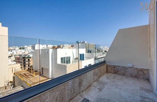 Il-Balluta Apartment | St.Julian’s 2BR Penthouse with Balconies & Sofabed