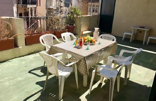Swieqi House | St Julians Mansionette with terrace and astonishing seaviews