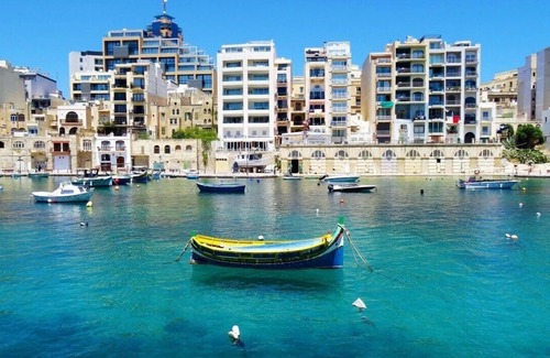 Swieqi House | St Julians Mansionette with terrace and astonishing seaviews