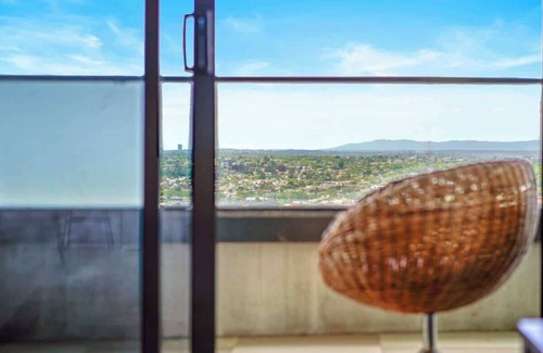 St Kilda Apartment | St Kilda 1BR Apt|City Views|Parking|Beach|Tram