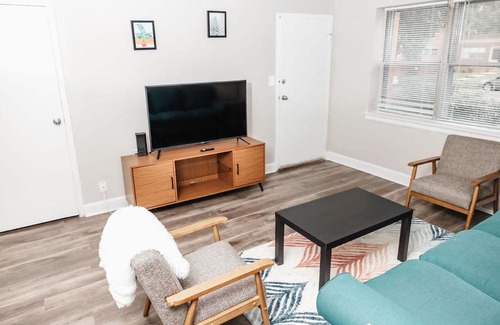 St. Louis Apartment | St Louis Perfect Getaway in a Central Location