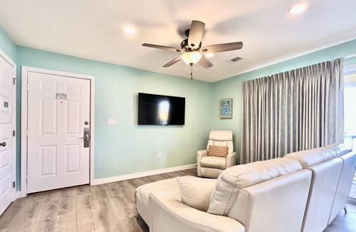 Destin Condo | St. Martin Villa #132 · 3 Bed/2 Bath - Sleeps 8 with Private Beach Access
