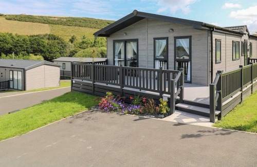 Saint Columb Major Cabin | ST MAWGAN'S COVE 14, family friendly, with a garden in Mawgan Porth