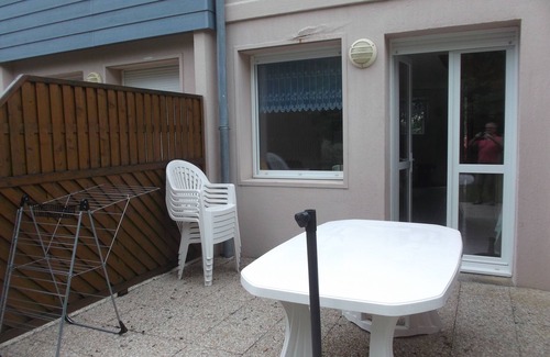 Saint-Pair-sur-Mer House | St Pair sur mer/Kairon plage Gite 500 m from the beach in a quiet wooded park