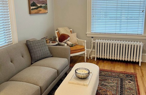 Summit - University Apartment | St. Paul's Cozy Retreat is a two bedroom unit located in the heart of St. Paul.