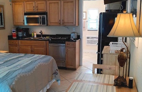 Pass-a-Grille Historic District Apartment | St. Pete Beach Pass-A-Grille studio right on the Gulf of Mexico.