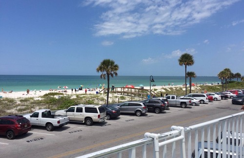 Pass-a-Grille Historic District Apartment | St. Pete Beach Pass-A-Grille studio right on the Gulf of Mexico.