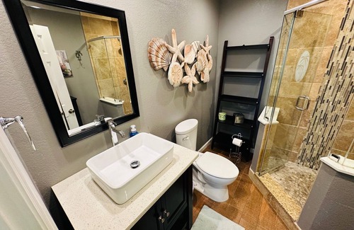 St. Pete Beach Condo | St Pete Beach Waterfront Pool 2/2 Luxury Wi-Fi