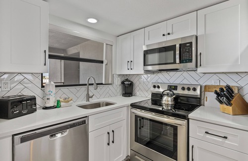 Belle Vista Condo | St. Pete Beachfront | Luxury Oasis