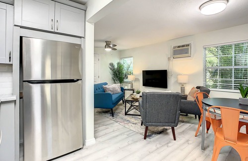 Historic Uptown Apartment | St Pete Charm! 2bd/1ba walk downtown 1st Floor