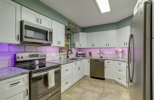 South Pinellas Community Council House | St Petersburg Home w/Yard & Grill: 2 Mi to Beach!