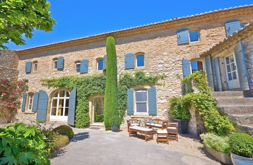 Robion House | St Roch: Luxury farmhouse from the 18th century with heated pool