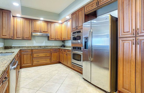 Brown Condo | ST602-Tastefully decorated and spacious, ocean view 2 bedroom 2.5 bath condo