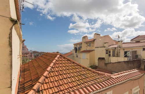 Alfama Apartment | Sta Clara House- Central & Quiet. Bright Studio