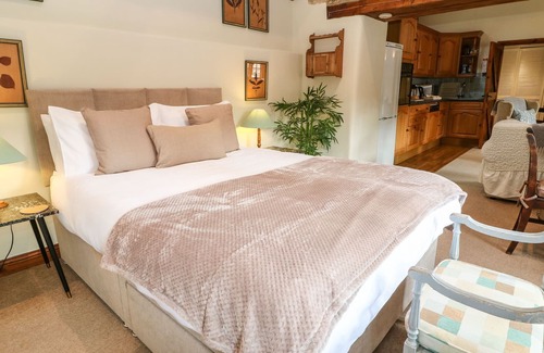 Castle Combe Cottage | STABLE COTTAGE, pet friendly, character holiday cottage in Bath