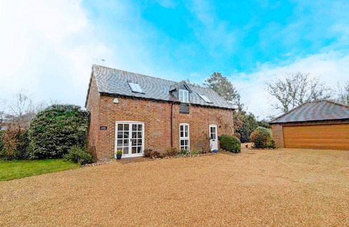 Emsworth Cottage | Stable Cottage - sleeps 4 guests in 2 bedrooms